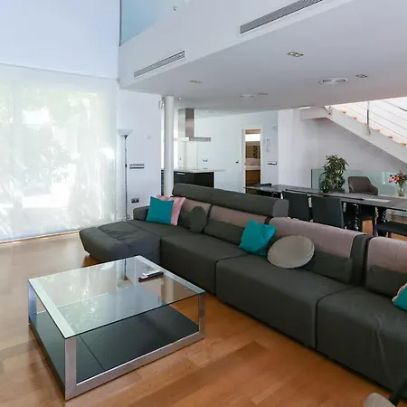 Moderna Con Chill Out Y Piscina A 5 Minutos De La Playa Torremolinos